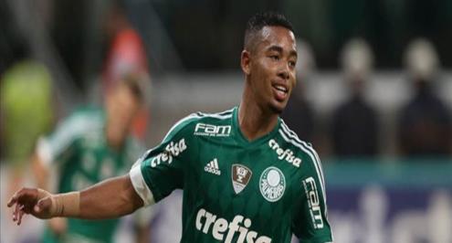 مانشستر يونايتد يشعل صراعه مع سيتي بعرض جديد لمهاجم بالميراس